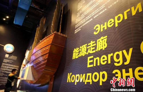 阿斯塔纳世博会主题为“未来能源”,以“未来能源 绿色丝路”为主题的中国馆与其深度契合。 文龙杰 摄 阿斯塔纳世博会主题为“未来能源”,以“未来能源 绿色丝路”为主题的中国馆与其深度契合。 文龙杰 摄