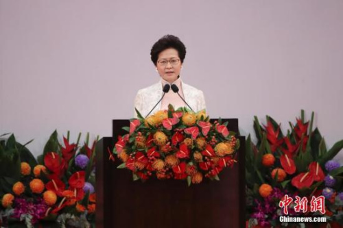 7月1日,庆祝香港回归祖国20周年大会暨香港特别行政区第五届政府就职典礼在香港会展中心隆重举行。香港特别行政区行政长官林郑月娥致辞。<a target='_blank' href='http://www.chinanews.com/'>中新社</a>记者 盛佳鹏 摄 7月1日,庆祝香港回归祖国20周年大会暨香港特别行政区第五届政府就职典礼在香港会展中心隆重举行。香港特别行政区行政长官林郑月娥致辞。<a target='_blank' href='http://www.chinanews.com/'>中新社</a>记者 盛佳鹏 摄