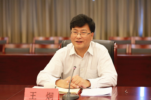 河南省省委副书记王炯到省侨联调研座谈