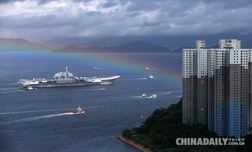2017年7月7日上午,海军辽宁舰航母编队结束跨区机动训练任务抵达香港,参加解放军进驻香港20周年庆祝活动。(中国日报记者 邓永安 摄)图片来源:中国日报网 2017年7月7日上午,海军辽宁舰航母编队结束跨区机动训练任务抵达香港,参加解放军进驻香港20周年庆祝活动。(中国日报记者 邓永安 摄)图片来源:中国日报网