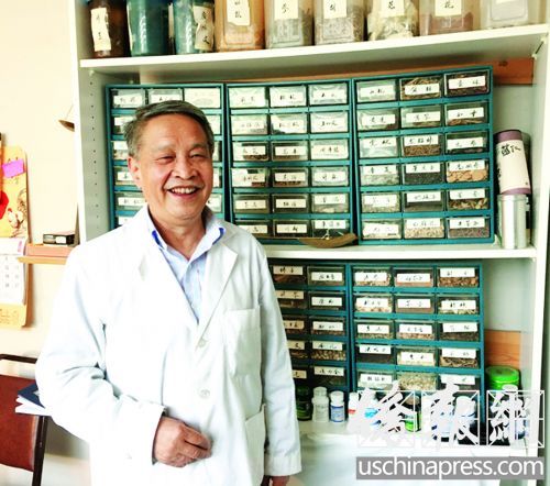 在北卡三角地区，李臻医生的诊所仍保留传统的中草药。（美国《侨报》/毛苌子 摄）