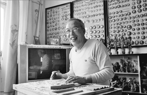 图为翟孟义和他的作品。 省非遗保护中心提供 图为翟孟义和他的作品。 省非遗保护中心提供