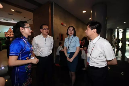 国侨办副主任郭军、首都博物馆党委书记白杰参观展览 国侨办副主任郭军、首都博物馆党委书记白杰参观展览
