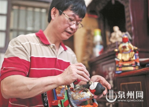 为即将完工的佛像栽胡须 为即将完工的佛像栽胡须