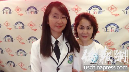 战鸽(左)和战颖在南加华人迎奥运记者会上。(美国《侨报》/高睿 摄) 战鸽(左)和战颖在南加华人迎奥运记者会上。(美国《侨报》/高睿 摄)