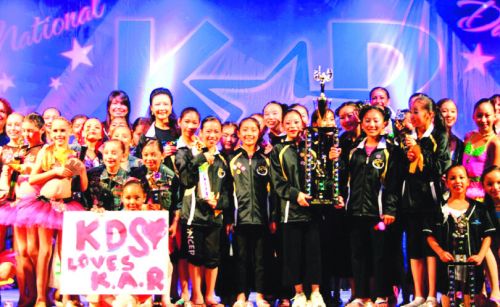 舞蹈《女兵风采》荣获美国KAR 舞蹈大赛全国总决赛冠军。(美国《侨报》/丽莎舞蹈艺术学院提供)