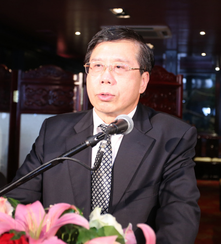 冯志农向旅法侨界推介福建。