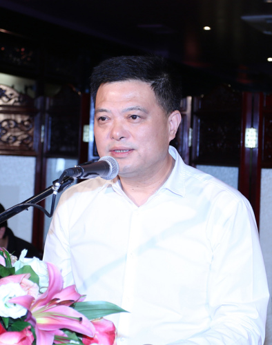 任俐敏代表旅法侨界欢迎福建侨务代表团。 任俐敏代表旅法侨界欢迎福建侨务代表团。