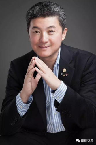 张首晟,美籍华裔物理学家,美国文理科学院院士、美国物理学会学士、中国科学院外籍院士、美国国家科学院院士。现任斯坦福大学物理系、电子工程系和应用物理系教授。 张首晟,美籍华裔物理学家,美国文理科学院院士、美国物理学会学士、中国科学院外籍院士、美国国家科学院院士。现任斯坦福大学物理系、电子工程系和应用物理系教授。