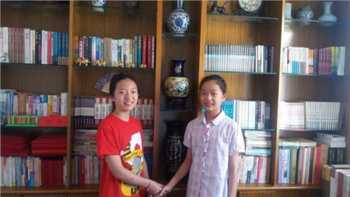 营员们与志愿者结下了深厚的友谊 营员们与志愿者结下了深厚的友谊