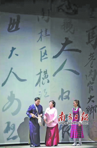 《风雨侨批》的舞台布景充满侨批元素。受访者供图 《风雨侨批》的舞台布景充满侨批元素。受访者供图
