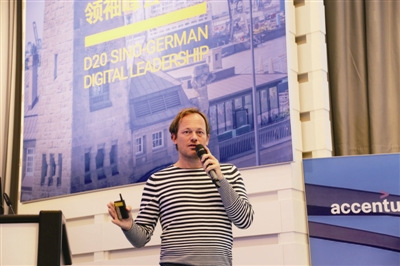 奇点大学总经理 Yuri Van Geest