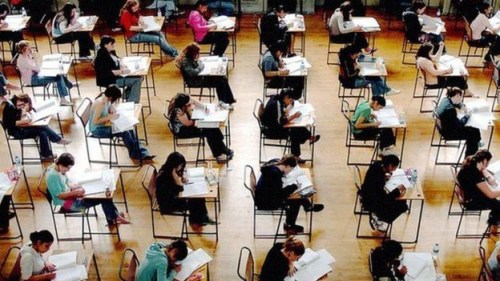 多数英国孩子为了通过考试而参与课后补习。(BBC中文网援引PA)