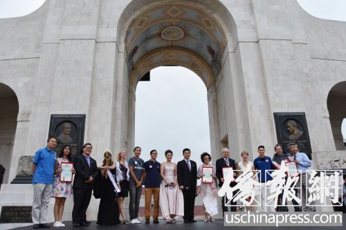华人主办单位、洛杉矶2024申奥筹委会、洛杉矶东区华人聚居地多市的华裔民选官员、前任奥运选手等共同发声为申奥加油。(美国《侨报》/翁羽 摄) 华人主办单位、洛杉矶2024申奥筹委会、洛杉矶东区华人聚居地多市的华裔民选官员、前任奥运选手等共同发声为申奥加油。(美国《侨报》/翁羽 摄)
