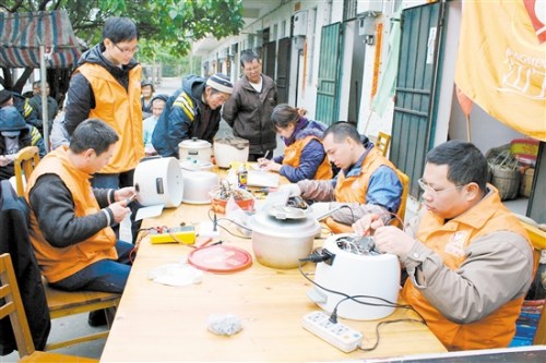 义修活动受到市民欢迎。 义修活动受到市民欢迎。