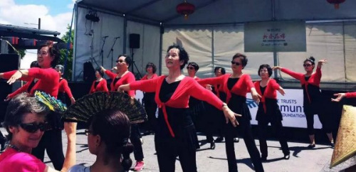 2016年New Lynn新春花市的广场舞表演(新西兰先驱中文网微信公众号)