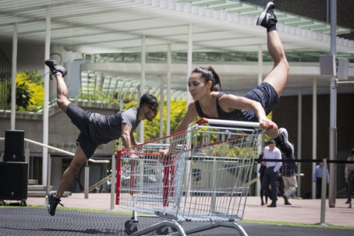 奥克兰Civic Square上的舞蹈表演(新西兰先驱中文网微信公众号)