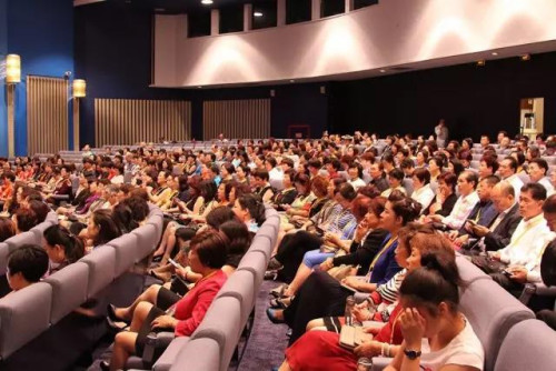 共有350余人出席本次会议。 共有350余人出席本次会议。