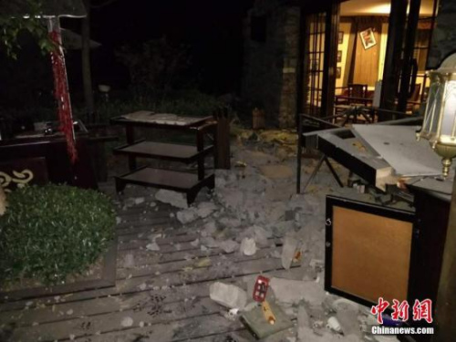 一间在地震中受损的房屋。 图片来源:阿坝消防 一间在地震中受损的房屋。 图片来源:阿坝消防