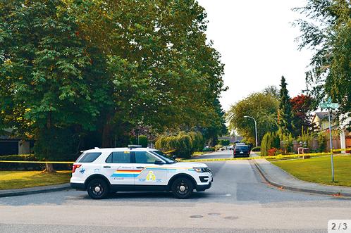 警方封锁街道(加拿大《星岛日报》) 警方封锁街道(加拿大《星岛日报》)
