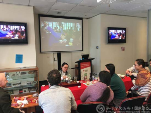 孔院教师展示茶艺。(国家汉办网站图片) 孔院教师展示茶艺。(国家汉办网站图片)