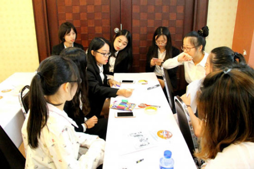 分组教学讨论。(国家汉办网站图片) 分组教学讨论。(国家汉办网站图片)