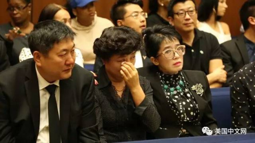 图为纪欣然父母到庭参加案件主犯加西亚的量刑 来源：美国中文网