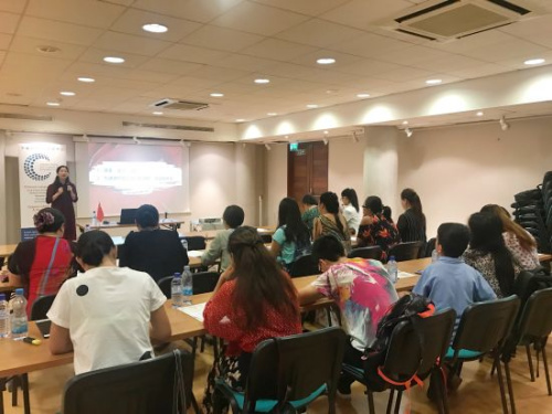 塞浦路斯华文教师认真听课。 塞浦路斯华文教师认真听课。
