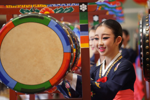 精彩的韩国文化演出。 精彩的韩国文化演出。