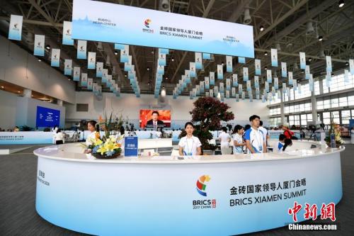 金砖国家领导人厦门会晤新闻中心里的志愿者。<a target='_blank' href='http://www.chinanews.com/'>中新社</a>记者 王东明 摄 金砖国家领导人厦门会晤新闻中心里的志愿者。<a target='_blank' href='http://www.chinanews.com/'>中新社</a>记者 王东明 摄
