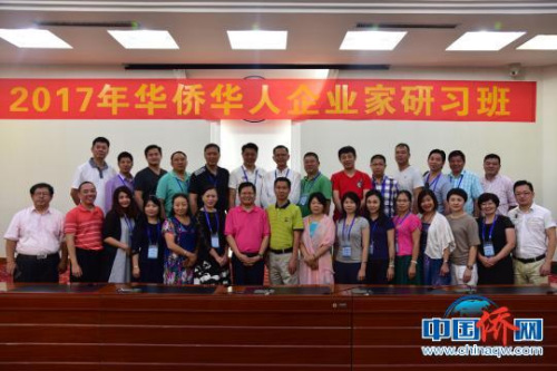 研习班合影留念。 王以照 摄 研习班合影留念。 王以照 摄