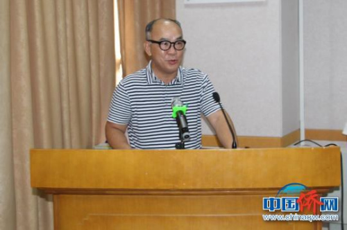 图为研习班班长、美国广西同乡会黄明慧致辞 林浩 摄 图为研习班班长、美国广西同乡会黄明慧致辞 林浩 摄
