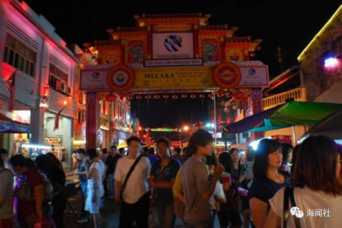 旅游业已成为马来西亚第六大经济支柱，图为马六甲鸡汤街