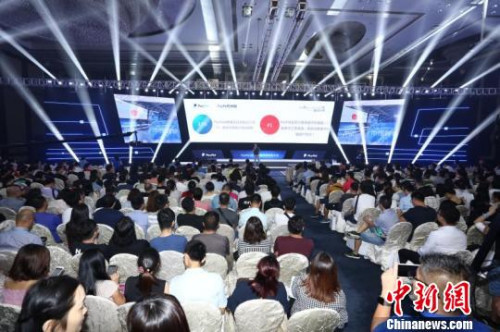第六届PayPal中国跨境电商大会在深圳举行，PayPal总裁兼首席执行官Dan Schulman作主旨演讲 郭军 摄