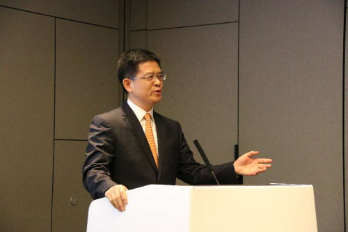 中国对外贸易中心副主任徐兵致辞。(《欧洲时报》英国版/见习记者陈述 摄) 中国对外贸易中心副主任徐兵致辞。(《欧洲时报》英国版/见习记者陈述 摄)
