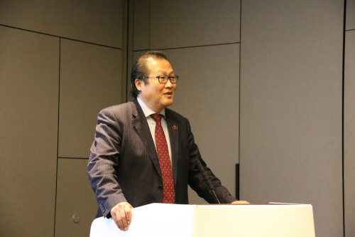 中国驻英国大使馆经商处公使衔参赞金旭致辞。(《欧洲时报》英国版/见习记者陈述 摄) 中国驻英国大使馆经商处公使衔参赞金旭致辞。(《欧洲时报》英国版/见习记者陈述 摄)