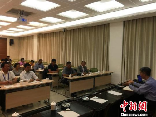 共有来自五大洲十六个国家和地区的二十家华文媒体高层参加此次培训。 图为研修班现场。 史静静 摄 共有来自五大洲十六个国家和地区的二十家华文媒体高层参加此次培训。 图为研修班现场。 史静静 摄