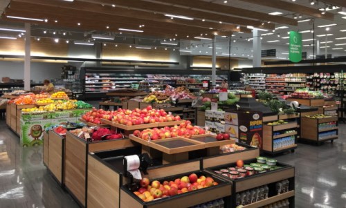 中佛州的目标商店内的鲜果蔬菜供应仍然充足。(美国《世界日报》/陈文迪 摄) 中佛州的目标商店内的鲜果蔬菜供应仍然充足。(美国《世界日报》/陈文迪 摄)