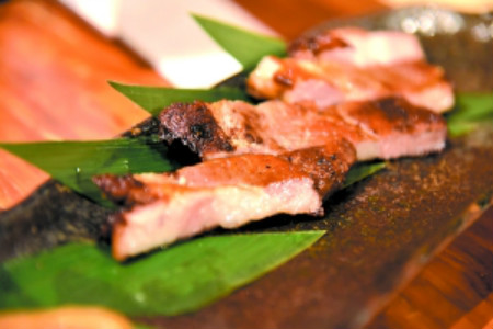 烤猪颈肉。 烤猪颈肉。
