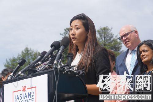华裔“梦想者”代表李婷讲述自己的经历。(美国《侨报》/徐一凡 摄) 华裔“梦想者”代表李婷讲述自己的经历。(美国《侨报》/徐一凡 摄)