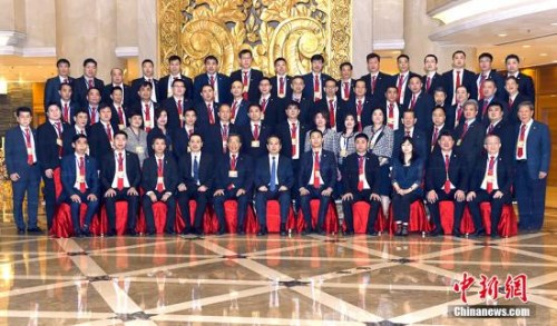 9月15日,中国国务院侨务办公室副主任谭天星在北京会见菲律宾旅菲各校友会联合会访问团。 <a target='_blank' href='http://www.chinanews.com/'>中新社</a>记者 张勤 摄 9月15日,中国国务院侨务办公室副主任谭天星在北京会见菲律宾旅菲各校友会联合会访问团。 <a target='_blank' href='http://www.chinanews.com/'>中新社</a>记者 张勤 摄