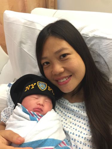刘文健遗孀陈佩霞与女儿Angelina“天使”。(美国《世界日报》档案照) 刘文健遗孀陈佩霞与女儿Angelina“天使”。(美国《世界日报》档案照)