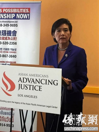 9月16日中午,国会议员赵美心在东洛杉矶学院就入籍的重要性开现场讲座。(美国《侨报》/章宁 摄) 9月16日中午,国会议员赵美心在东洛杉矶学院就入籍的重要性开现场讲座。(美国《侨报》/章宁 摄)