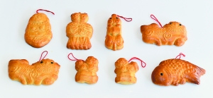 祖传模具做出的饼，包括麒麟饼、笑口佛饼等。