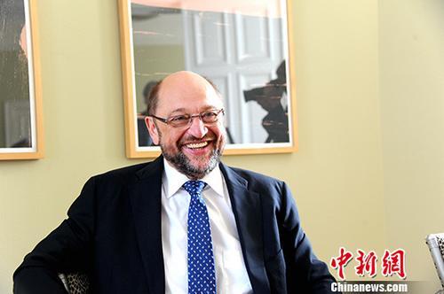 资料图:舒尔茨2016年10月14日在德国柏林为自己传记出版造势的资料图片。 <a target='_blank' href='http://www.chinanews.com/'>中新社</a>记者 彭大伟 摄 资料图:舒尔茨2016年10月14日在德国柏林为自己传记出版造势的资料图片。 <a target='_blank' href='http://www.chinanews.com/'>中新社</a>记者 彭大伟 摄