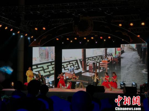 图为联谊会现场。 周圆韵 摄 图为联谊会现场。 周圆韵 摄