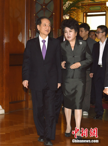 全国政协副主席韩启德当选中国海外交流协会第六届理事会会长,国务院侨务办公室主任裘援平当选常务副会长,许又声、谭天星、郭军、江岩当选副会长,谭天星兼任秘书长。<a target='_blank' href='http://www.chinanews.com/'>中新社</a>记者 张勤 摄 全国政协副主席韩启德当选中国海外交流协会第六届理事会会长,国务院侨务办公室主任裘援平当选常务副会长,许又声、谭天星、郭军、江岩当选副会长,谭天星兼任秘书长。<a target='_blank' href='http://www.chinanews.com/'>中新社</a>记者 张勤 摄