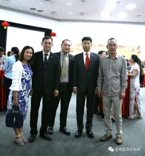 蒂华纳总领事于波与美墨边境侨界代表合影。(圣地亚哥华文网微信公众号) 蒂华纳总领事于波与美墨边境侨界代表合影。(圣地亚哥华文网微信公众号)