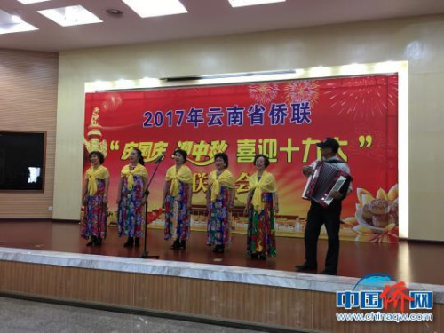 图为联欢会现场。 陈静 摄 图为联欢会现场。 陈静 摄