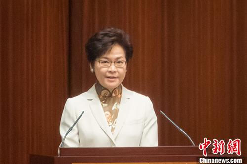 10月11日,香港特区行政长官林郑月娥在特区立法会发表她上任后的第一份施政报告。 <a target='_blank' href='http://www.chinanews.com/'>中新社</a>记者 谢光磊 摄 10月11日,香港特区行政长官林郑月娥在特区立法会发表她上任后的第一份施政报告。 <a target='_blank' href='http://www.chinanews.com/'>中新社</a>记者 谢光磊 摄